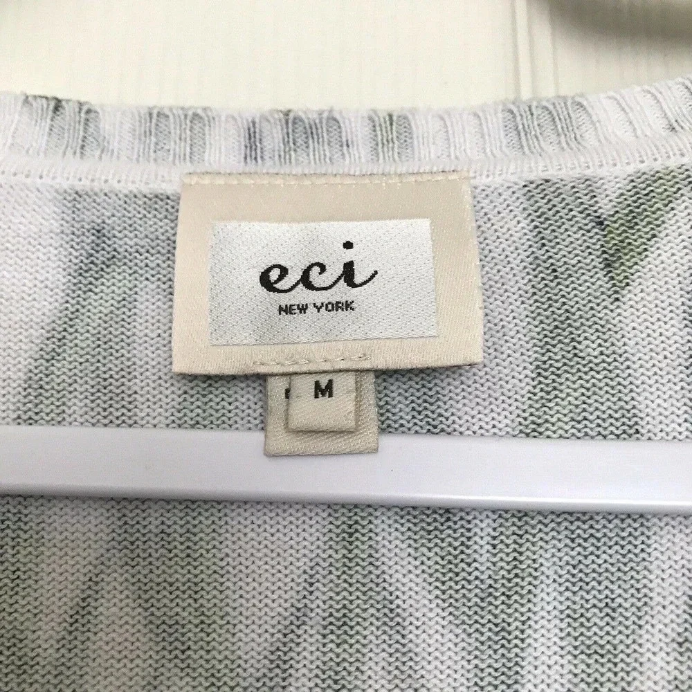 Eci New York 3/4 Sleeve Floral Design‎ Button Front Sweater
